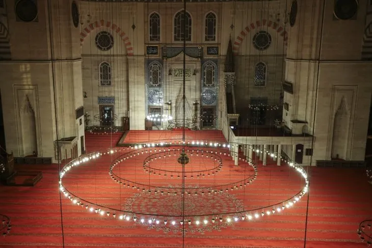 Türkiye'de bayram sabahı! Camiler bayram namazında boş kaldı...