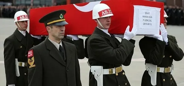 a-haber-sinirin-sifir-noktasindan-canli-yayinda-mehmetcik-irakta-vatan-nobetini-araliksiz-surduruyor-1705171316497.jpeg A Haber sınırın sıfır noktasında! Mehmetçik'ten Türkiye'ye mesaj: Biz tarihin en sevdiği evlatlarıyız - 1