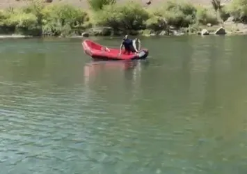 Nehre giren çocuk boğuldu