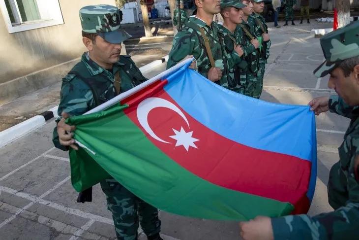 Ermenistan işgalinden kurtarılan Azerbaycan'ın Zengilan kentindeki karakollara bayrak çekildi