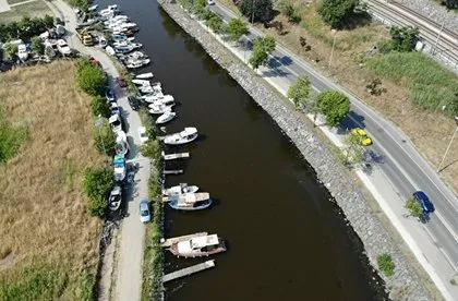 İstanbul Küçükçekmece’deki derenin rengi 37 gün sonra yine kırmızıya döndü