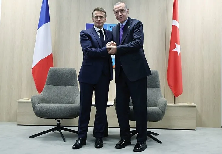 Macron’un Başkan Erdoğan’la tokalaşması gündem oldu!