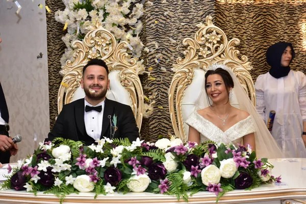 nikah-memurunun-sorusunu-arkadaslarina-danisan-damat-pes-dedirtti-1629838991202.jpg