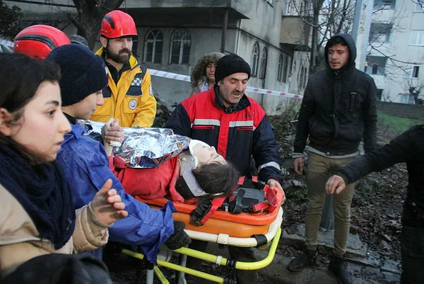 1675706986420.jpg Kahramanmaraş'taki depremde umudun görüntüsü! Depremden saatler sonra kurtarıldılar - 2