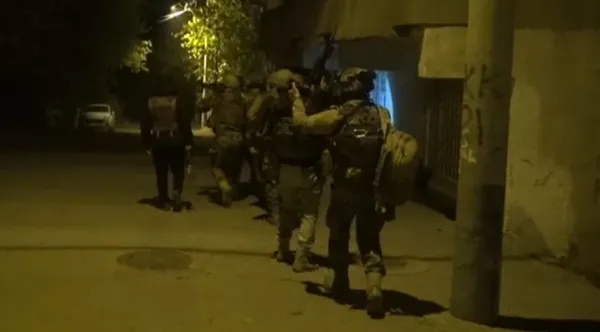 teroristlerin-attigi-roket-sonucu-hayatini-kaybetmisti-8-yasindaki-elifin-katili-yakalandi-1674721169566.jpg Teröristlerin attığı roket sonucu hayatını kaybetmişti! 8 yaşındaki Elif’in katili yakalandı! - 3