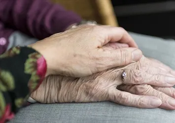 Araştırmayla kanıtlandı! Yaşlılarda uzun süreli yalnızlık felç riskini artırabilir