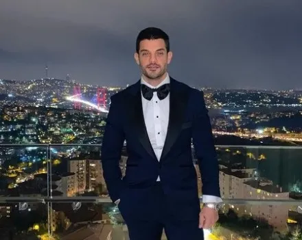 hadise-ile-5-aylik-evliligi-biten-mehmet-dincerler-fena-yakalandi-bakin-hangi-unlu-isimle-goruntulendi-1666421984057.jpg Hadise ile 5 aylık evliliği biten Mehmet Dinçerler fena yakalandı! Bakın hangi ünlü isimle görüntülendi - 5