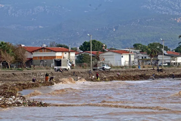 Bir yerlerde kar yağıyor onun soğuğu ❄ Meteoroloji'den yeni kar ve sağanak uyarısı geldi⛈ | Lapa lapa yağacak ağaçlar çatılar bembeyaz olacak - 5