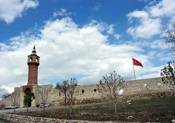 Sezar’ın ‘Geldim, Gördüm, Yendim’ dediği Zile Kalesi’nde antik tiyatro bulundu