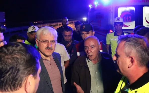 1688690491238.jpg Anadolu Otoyolu'nda feci kaza! Tır ile yolcu otobüsü birbirine girdi: 18 kişi yaralandı - 5