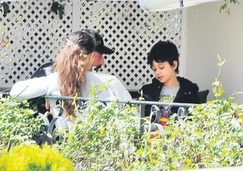 Cem Yılmaz'ın özel hayatına akıl sır ermiyor