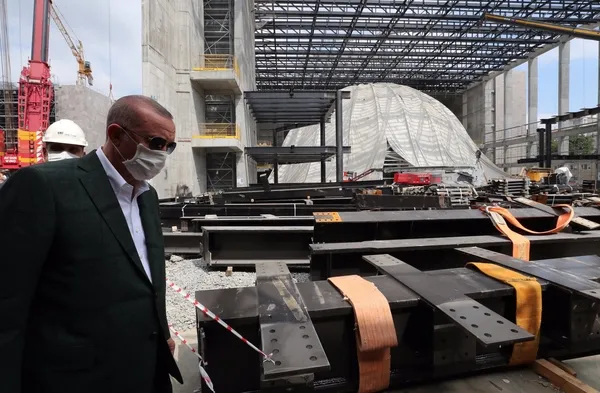 Başkan Erdoğan, yapımı devam eden Taksim Camii ile AKM’de incelemelerde bulundu