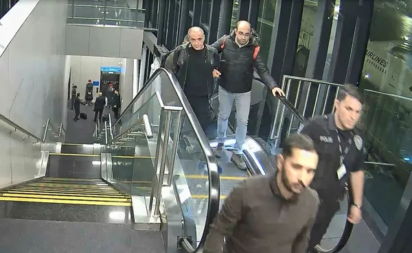 kirmizi-bultenle-aranan-serkan-akbaba-istanbulda-tutuklandi-1669978771361.jpg Kırmızı bültenle aranan Serkan Akbaba İstanbul'da tutuklandı - 1