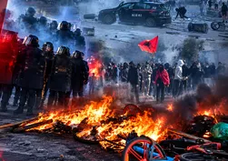 Paris'ten Roma'ya büyük kaos! Avrupa'da krizin faturası sokaklara yansıdı