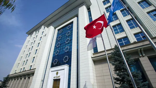 ak-parti-yaptirdigi-binalarda-hasar-olan-sahin-avsaroglunun-gorevine-son-verdi-1676628989495.jpg AK Parti yaptırdığı binalarda hasar olan Şahin Avşaroğlu'nun görevine son verdi - 1