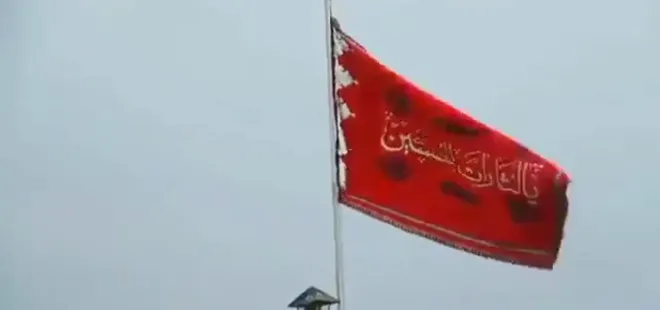 İran kırmızı savaş bayrağını kutsal Cemkeran Camisi kubbesine çekti