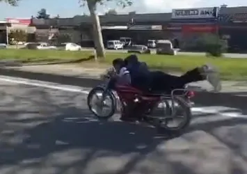 Plakasız sürücünün tehlikeli gösterisi tepki çekti!