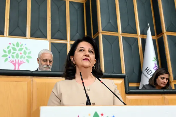 HDP Eş Başkanı Pervin Buldan’dan 6’lı masaya salvolar: Yanımızda görünmeyin deyip oy istiyorlar