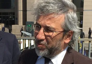 Almanya’dan Can Dündar’a geçici pasaport