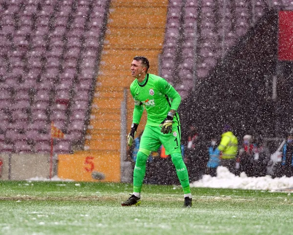 galatasarayda-musleradan-yeni-sozlesme-aciklamasi-umarim-devam-ederim-1614464166338.jpg Galatasaray'da Muslera'dan yeni sözleşme açıklaması! "Umarım devam ederim" - 3