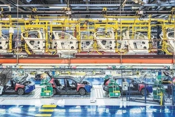 Türkiye otomotiv sanayisi gece gündüz üç vardiya üretime başladı