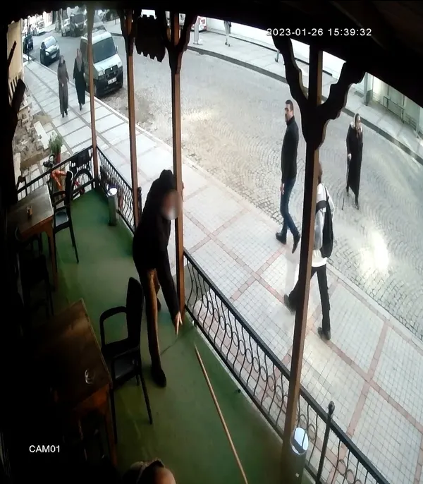 rizede-sopayla-kopege-saldirmisti-o-saldirgan-serbest-birakildi-1674892410962.jpg Rize’de sopayla köpeğe saldırmıştı! O cani serbest bırakıldı - 1