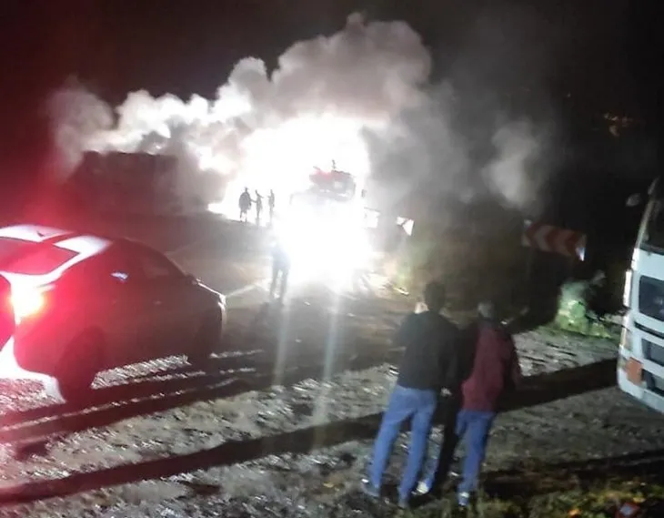 Asit yüklü tanker yandı! Bursa-Kütahya yolu ulaşıma kapatıldı