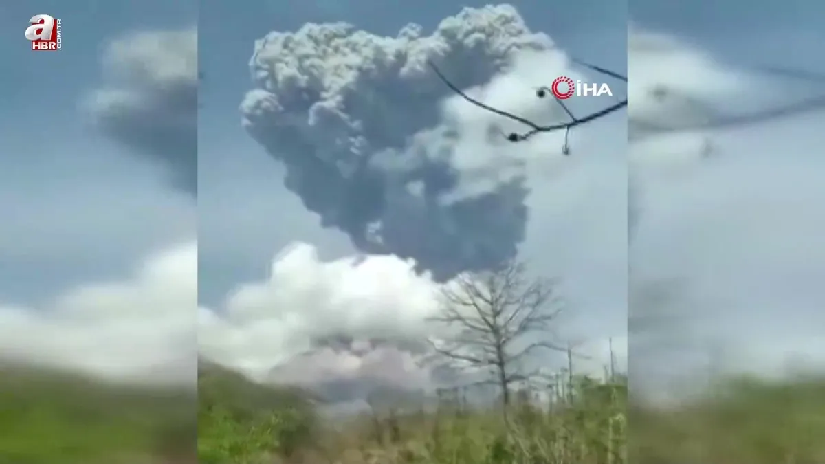 Endonezya'da yanardağ patladı: Küller 8 kilometre yüksekliğe ulaştı