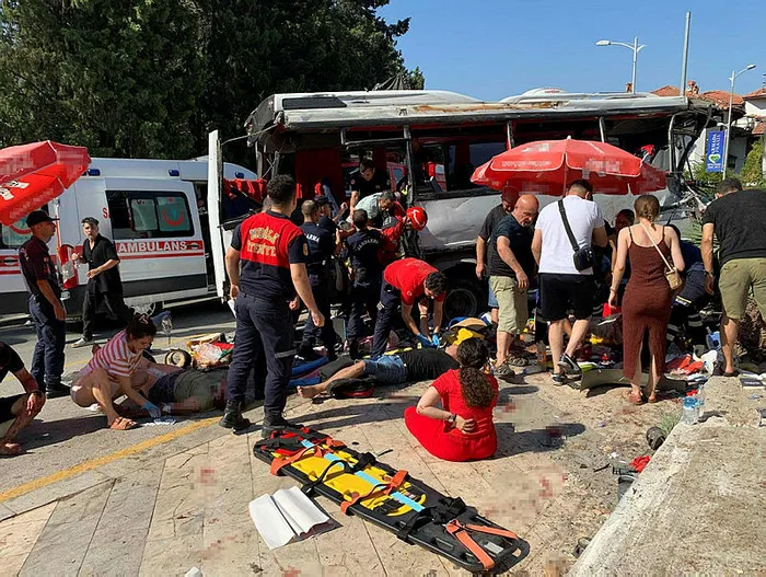 Muğla'da freni boşalan tur otobüsü dehşet saçtı - 2