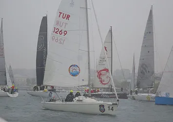 İstanbul Boğazı yılın ilk yarışına sahne oldu