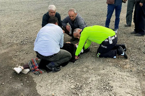 Trafik polisinin müdahalesi küçük kıza nefes oldu - 2