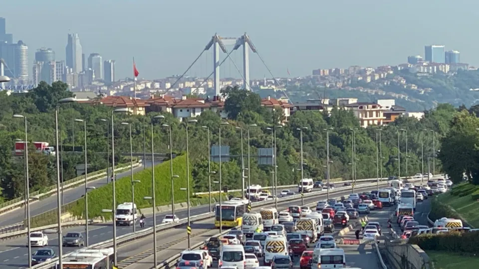 Yeni normalin ikinci haftasında İstanbul trafiğinde sabah yoğunluğu