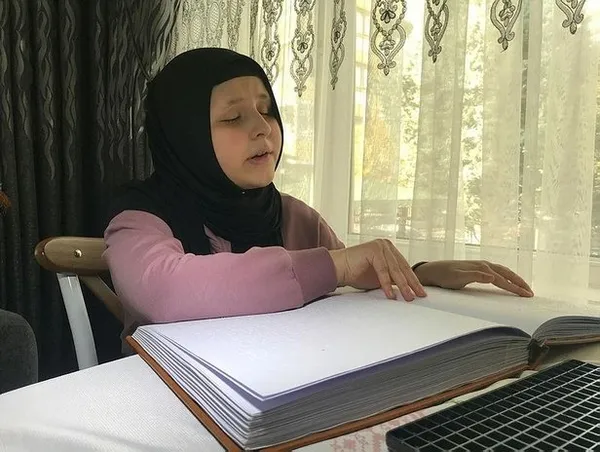 Görme engelli hafız Ravzanur Başkan Erdoğan'ı anlattı: Onun düşmana karşı olan dik duruşuna hayranız - 3