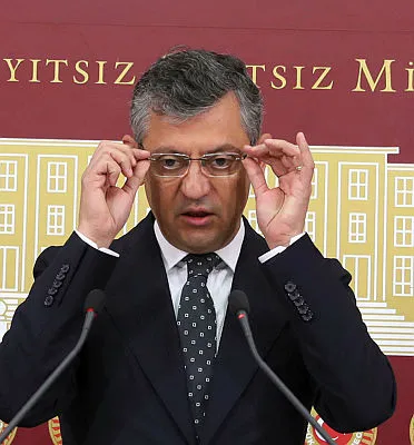 CHP’de İzmir kaosu! Her kafadan bir ses çıkıyor! Tunç Soyer’in üzerini çizdiler: İzmir’i daha ileriye götürmek istiyoruz