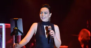 Ebru Gündeş’e büyük şok!