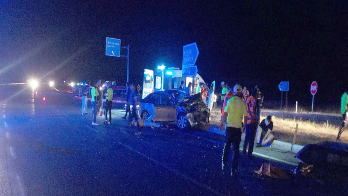 Sivas -Malatya yolunda feci kaza: Eski Vali Karaömeroğlu ve ailesi yaralandı