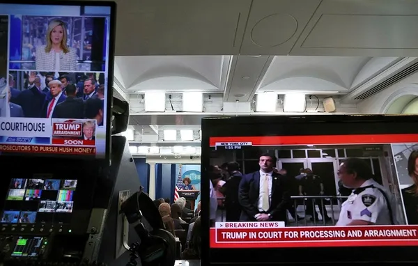 son-dakika-eski-abd-baskani-donald-trump-prosedur-geregi-tutuklandi-1680637123788.jpeg SON DAKİKA | ABD'de tarihi gün! Eski Başkan Trump önce tutuklandı sonra serbest kaldı! Dikkat çeken ilk yorum: Asla düşünmezdim - 4