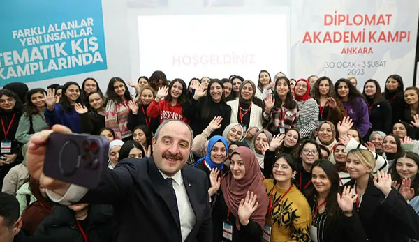 1675334990912.jpg Sanayi ve Teknoloji Mustafa Varank'tan "Türk İHA/SİHA'ları için sıraya girdiler" açıklaması! Dünya hayran - 2