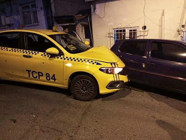 1690713218921.jpeg İstanbul'da sokak ortasında silahlar patladı! Taksici öldü yolcular yaralandı - 1
