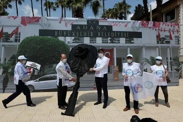 CHP’nin işçi kıyımına karşı sendikalar eylemde! Adana Büyükşehir Belediyesi Başkanı Zeydan Karalar’a tepki yağıyor