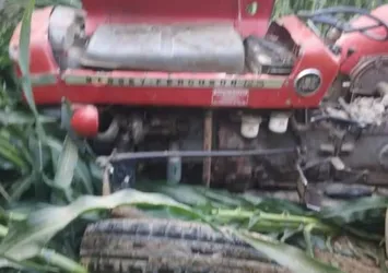 İzmir'de korkutan kaza! Tarım işçilerini taşıyan traktörle kamyon çarpıştı