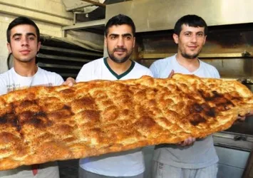 Dev ramazan pidesi 60 liradan satıldı