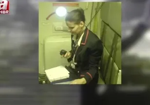 Uçaktaki Yunan kabin memuru kim?