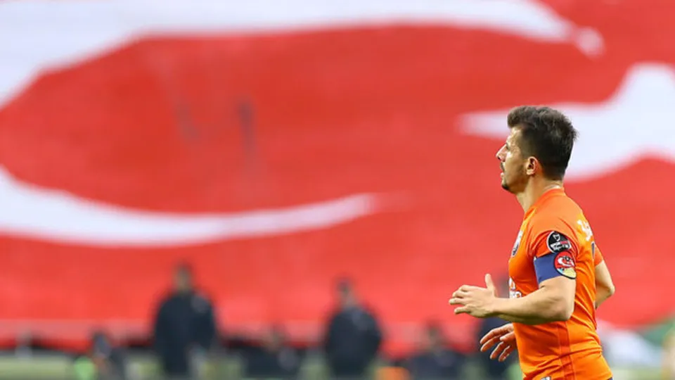 Emre Belözoğlu neden ceza almadı?