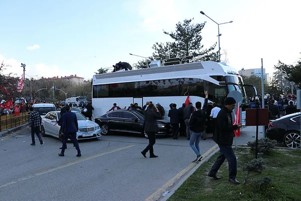 1683492377226.jpg Erzurum'daki olaylarda gerçek bambaşka çıktı! HDPKK ve CHP'li grupların halka taş attığı anlar kamerada! Hadi bunu da açıkla İmamoğlu - 2