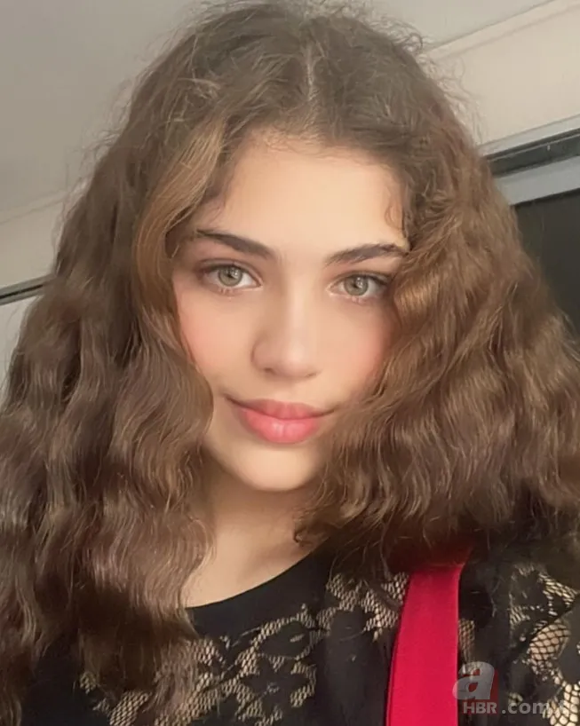 Elif dizisinin minik yıldızı İsabella Damla Güvenilir'in son haline bakın! Tam 10 yıl önce... 17