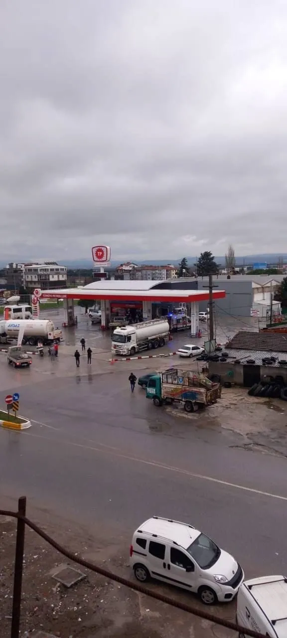 1704825487361.jpg Balıkesir'de korkutan patlama: Akaryakıt istasyonunun yarısı havaya uçtu! - 2