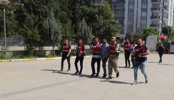 kiliste-teroristlere-operasyon-2-pkkli-alcak-tutuklandi-1654527655932.jpg Kilis’te teröristlere operasyon! 2 PKK’lı alçak tutuklandı - 1