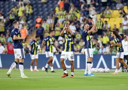 Sahada büyük rekabet, iyilikte tek yürek: Derbide “İyilik Var” mesajı