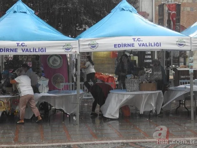 Edirne’de fırtına ve yağış etkili oldu! Vatandaşlar kaçacak yer aradı